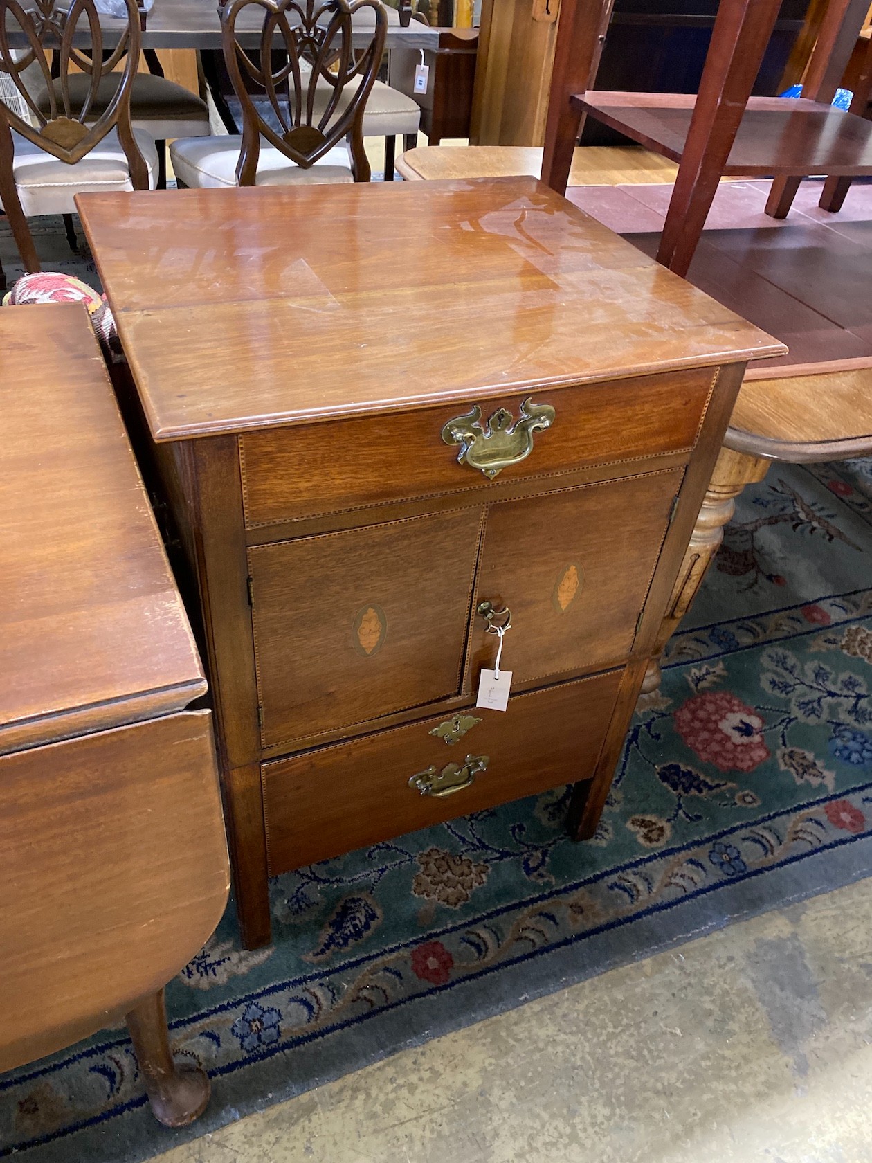 A George III mahogany commode, width 60cm, depth 54cm, height 85cm